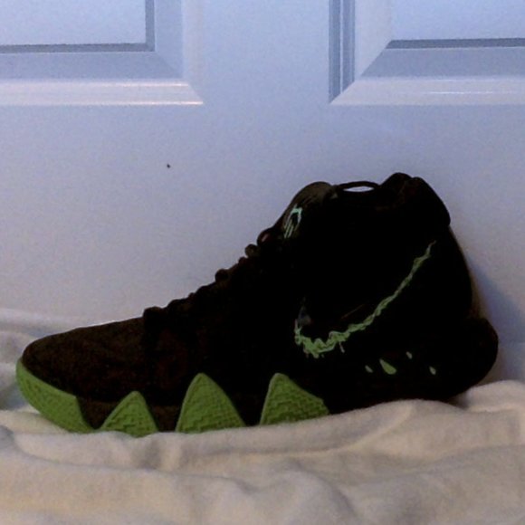 Nike kyrie Halloween 4 - Picture 3 of 4